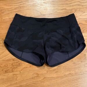 Lululemon Speed Up Short — Low-Rise 2.5” size 4